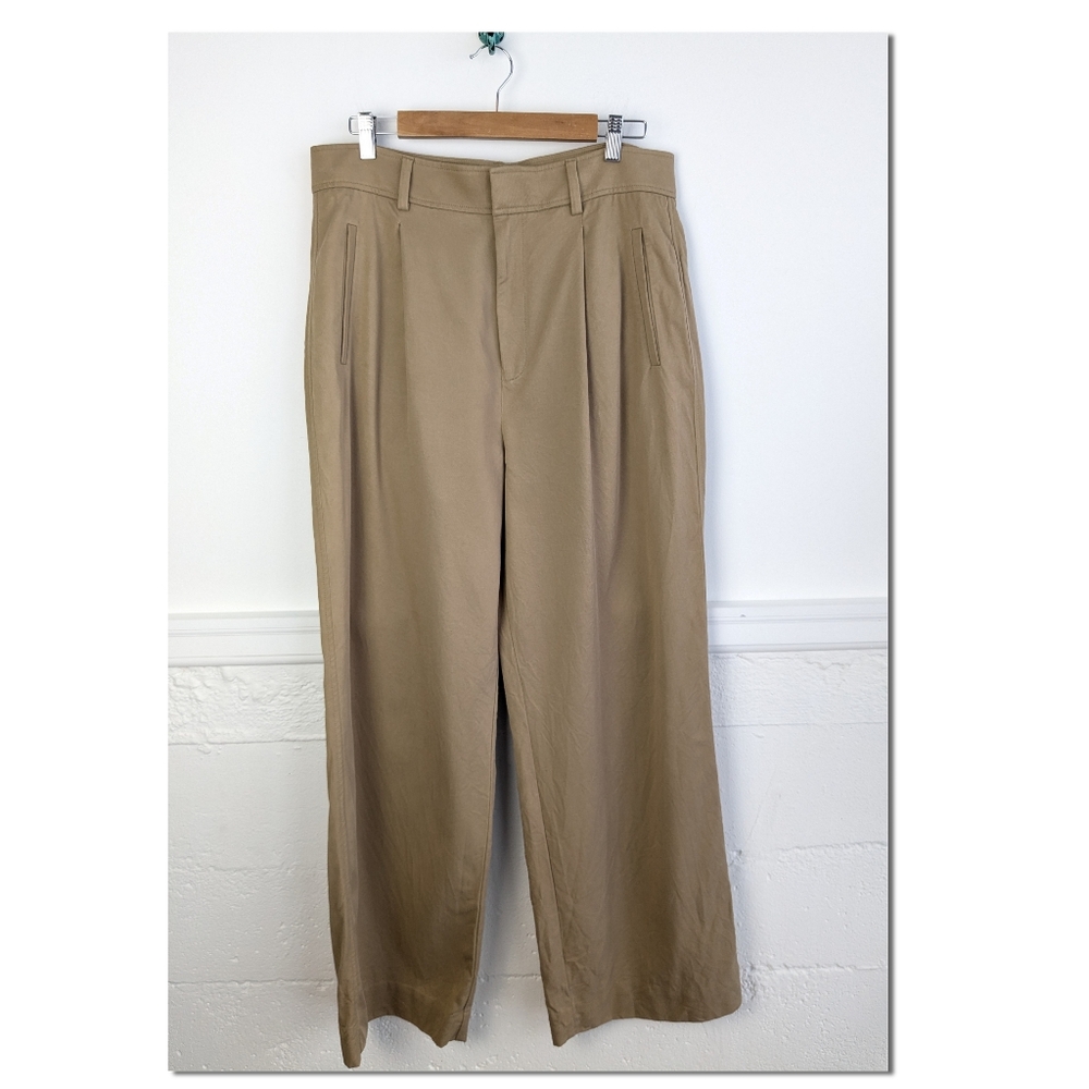 Everlane • The Draper Pleated Pant - Picture 2 of 9